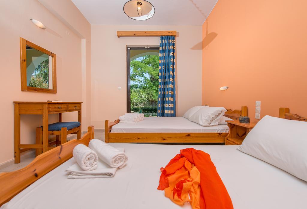 Helen & Theo Studios Laganas Chambre photo