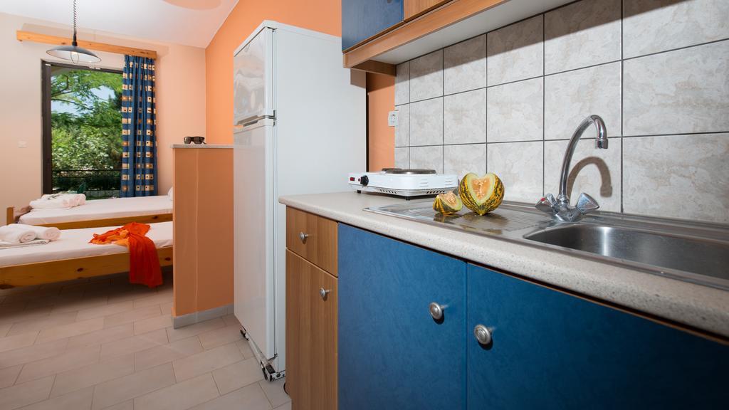 Helen & Theo Studios Laganas Chambre photo